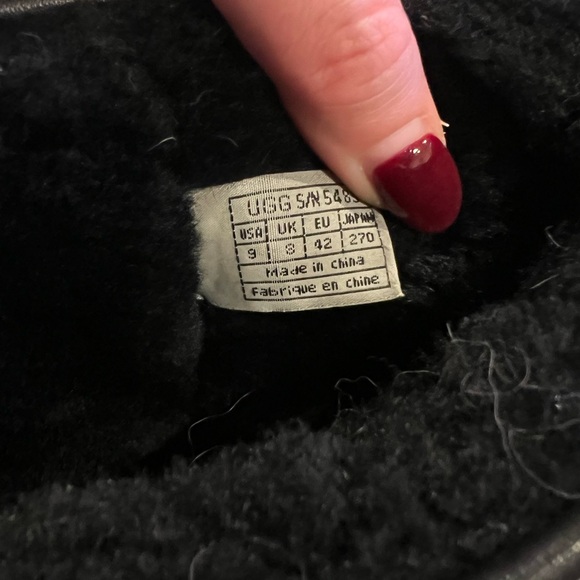 Men's UGG Boots Beacon Mid Calf Pull On 5485
Black Leather Biker Uggs size 9 - Picture 3 of 7